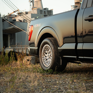 f150 wheels , with beadlock for drag racing, comes in 6x135 wheels with floating caps, polished on a 3/5 drop truc, perfect for drag racing wheels
