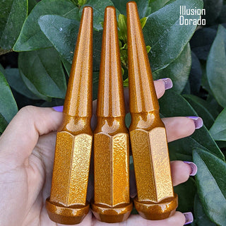 32 pc 14x1.5 illusion dorado spike lug nuts 4.5" tall powder coated durable coating prismatic powder coating